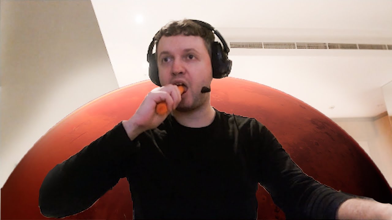 Уже переехал? Как тебе США? Почему на кухне стримишь?