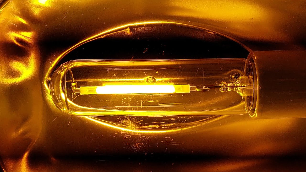 Osram SON-T 150W High Pressure Sodium  on Tecnowatt Alpha VC fixture 