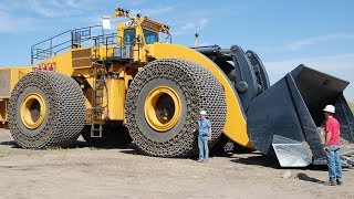 أكبر رافعة تحميل في العالم !! wheel loader