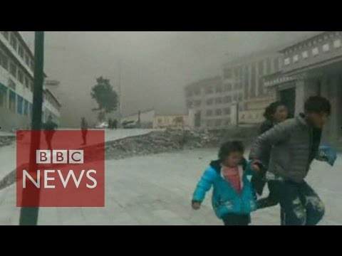 NEW: Video shows moment earthquake hit Tibet - BBC News