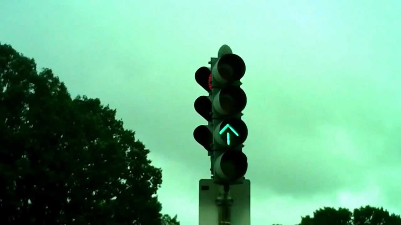 Light Straight Arrow & Left Arrow Traffic Light (Eagle) - YouTube