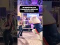 Valencia en pleno colapso eléctrico, pero el perreo con el oso no se perdonan. ¡Al mal tiempo…