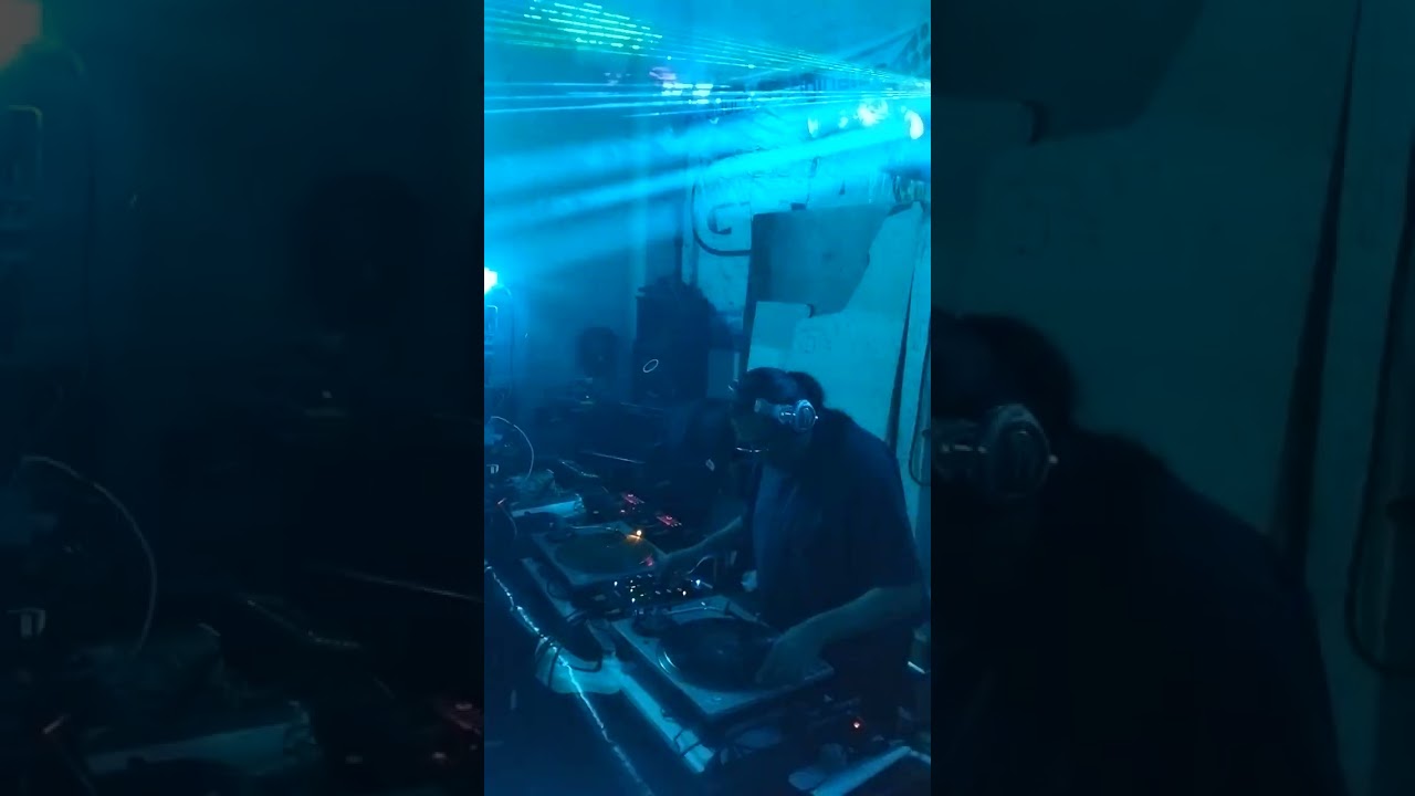 FASHION KIDS presente en el 8vo. Aniversario MEMORIES RADIO en tornamesas el sr. Dj ASTRO BOY MIX