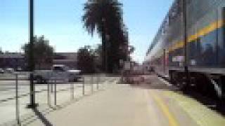 Pretty SWEET K5LA on CDTX #8304 as San Joaquin #716 arrives