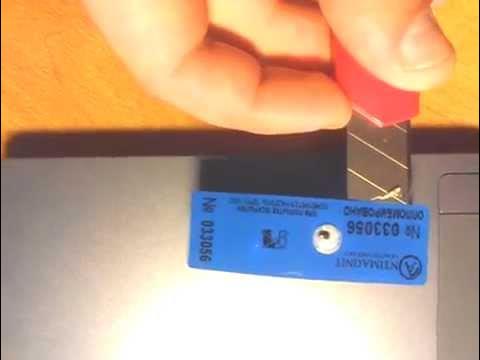 Как снять наклейку не повредив ее. Оторванная наклейка. Удаление наклеек. Как отклеить наклейку c кодом. Как убрать наклейку из машину.