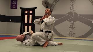 How to Cross Choke while Kneecutting [details]