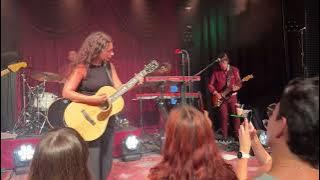 Download lagu Alessia Cara Live 12.06.2025 @ Plaza Zürich ( Clearly)