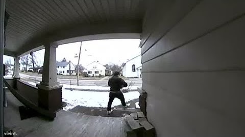 Watch: Video shows suspect stealing mail from mailbox