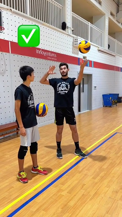 Tutorial Servis Atas Bola Voli Bagi Pemula #volleyball #servis #motivation #spikekerasbolavoli #karn