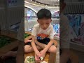 Chí Minh dẫn pá đi siêu thị ăn sushi #shorts