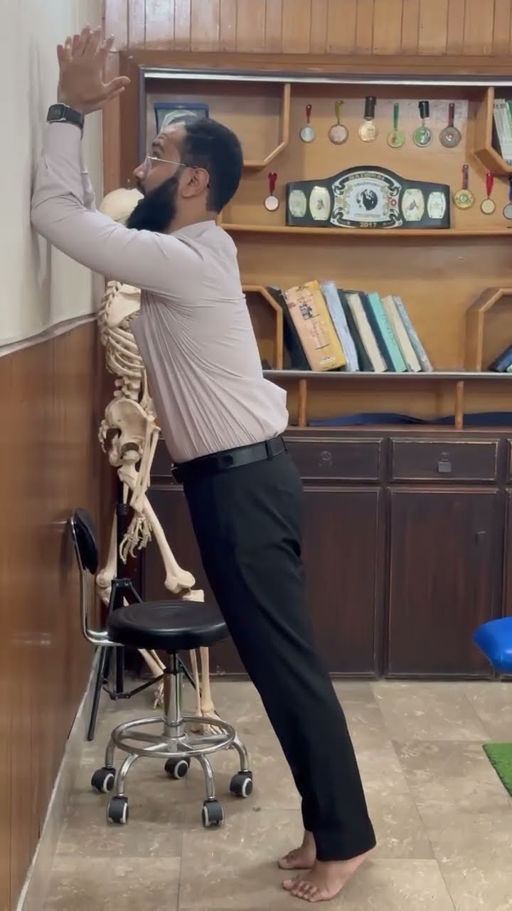 Bad neck posture/Fix this in 30 seconds. #neck #posture #foryou #exercise #tips #health #trending