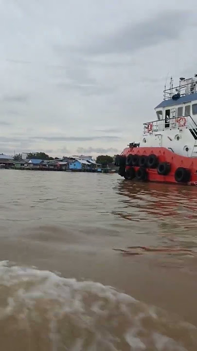 naik klotok sungai mahakam