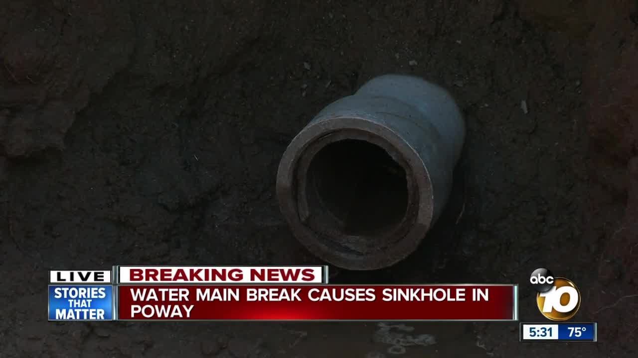 Water main break causes sinkhole in Poway - YouTube