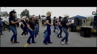 Country line dancers de La Plata
