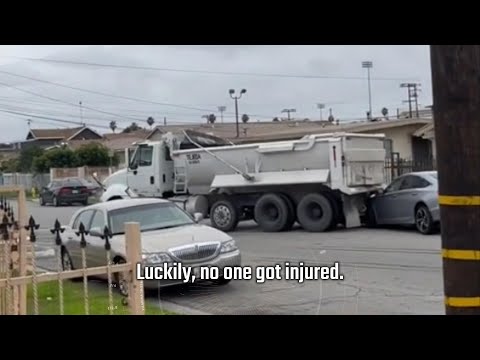 Truck driver out of control makes some damage in the neighborhood