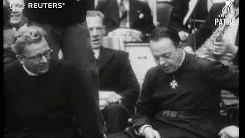 Kanunnik HRL Sheppard ligt opgebaard in St. Martin-in-the-Fields (1937)