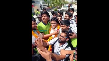 sri! ASHISH  gupta sir !! Allen top physics teacher! clebration with students