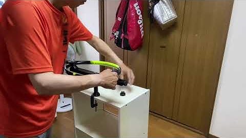 Easy Stringerにラケットを設置