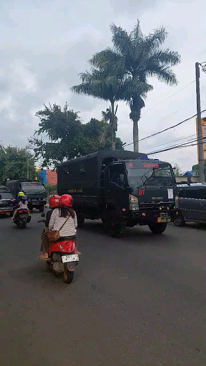 Reaksi Bocil Lihat Mobil TNI Bunyi Telolet Basuri #shorts #bocil #mobil #tni #teloletbasuri