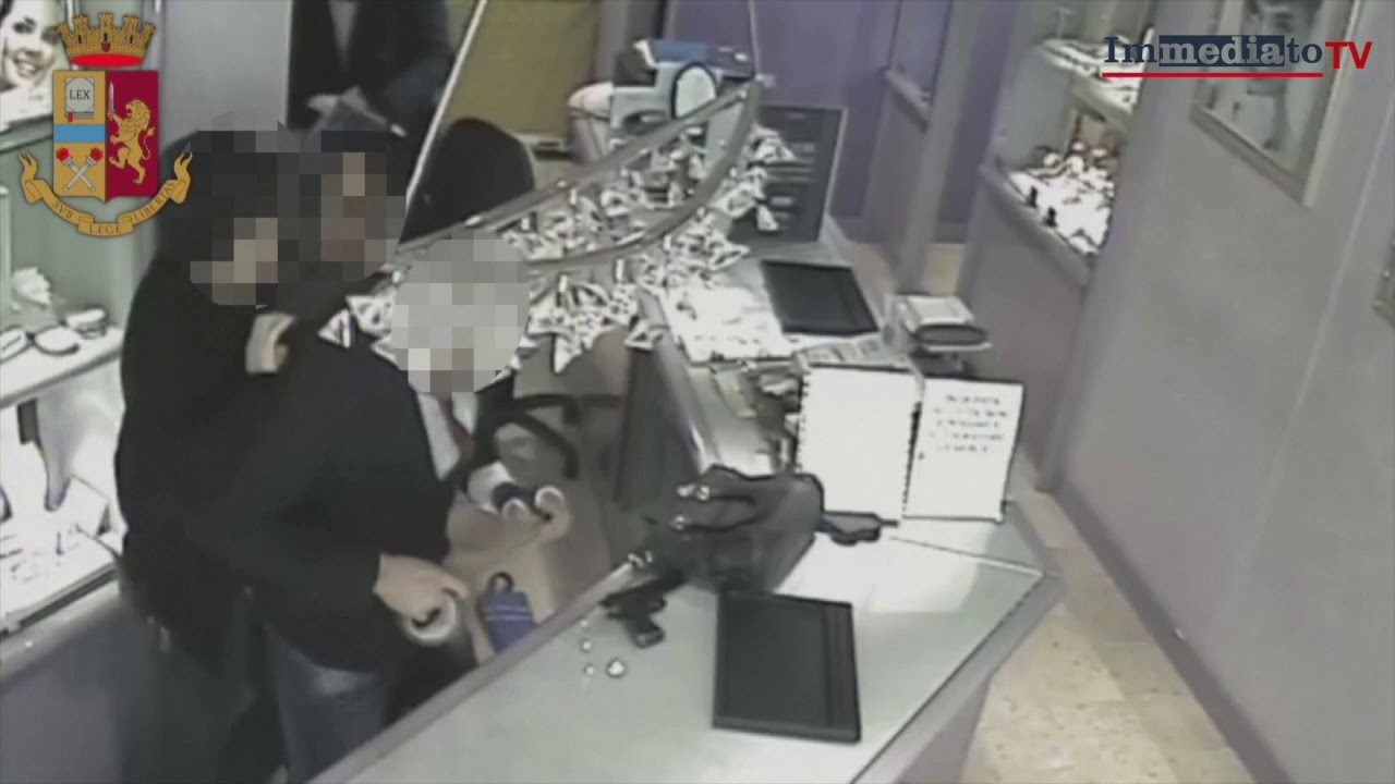 Rapine e violenza in attività commerciali di Cerignola, fermato commando