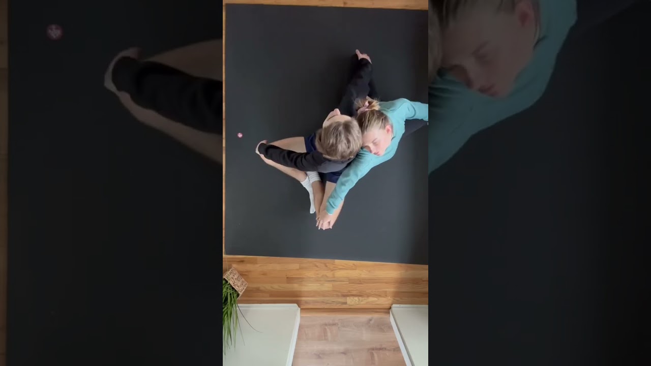 Couples yoga on the PRO Square Mat