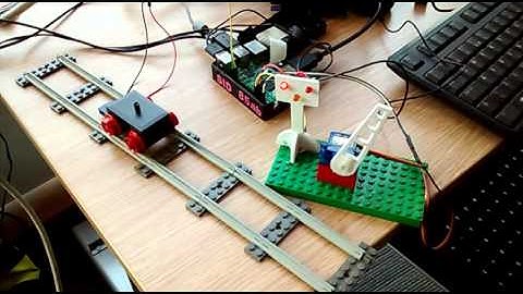 Raspberry Pi powered ScratchGPIO Level Crossing