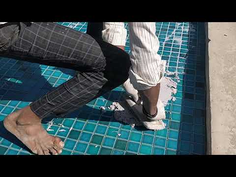 Video: Mosaic Grout: Pob Tshab Epoxy Grout, Yuav Ua Li Cas Grout Mosaic Ntawm Lub Mesh, Uas Ib Qho Los Xaiv Rau Pob Qij Txha