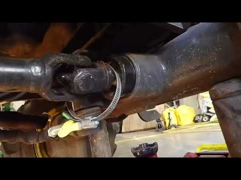 John Deere 1025R grease maintenance - YouTube