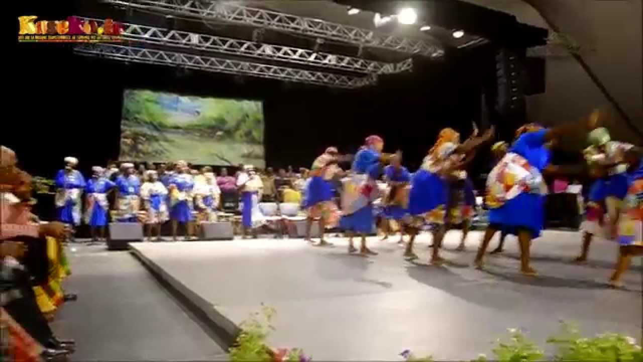 Kanmougwé avec le groupe Dahlia