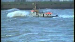 Lotsenboot In Schwerer See Vor Brunsbüttel