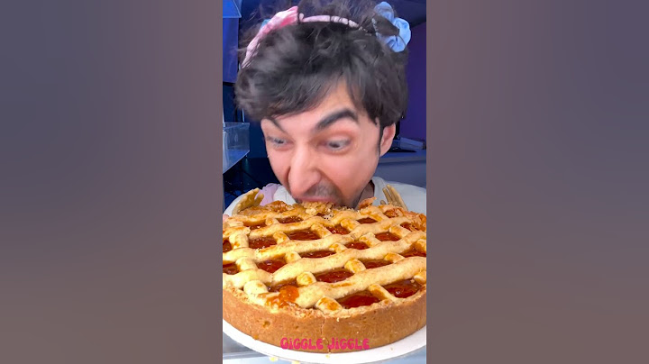 Did the cockroaches eat the whole cake?🪳🍰 Baby is not afraid of insects🙀