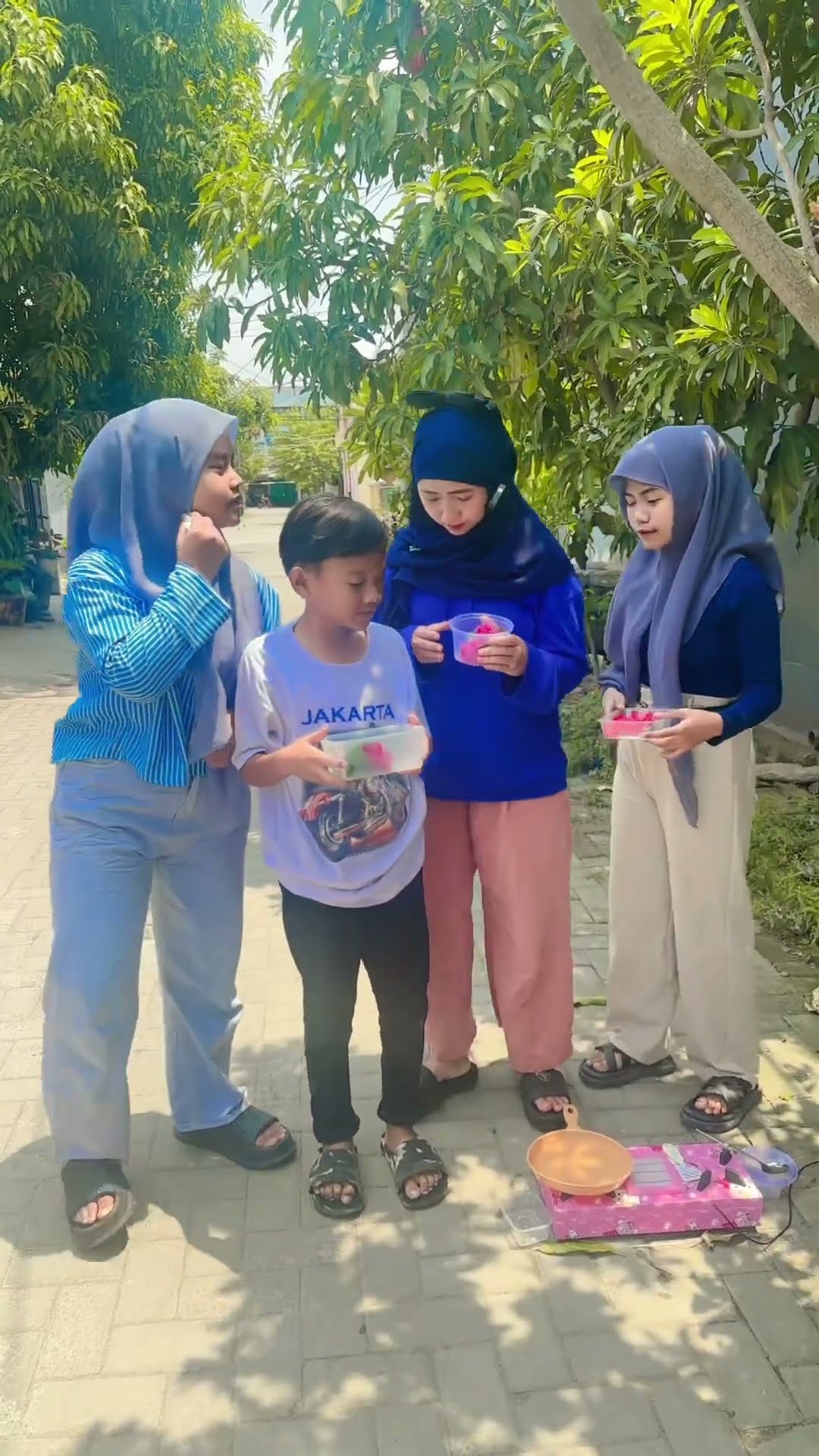 INDAHNYA BERBAGI