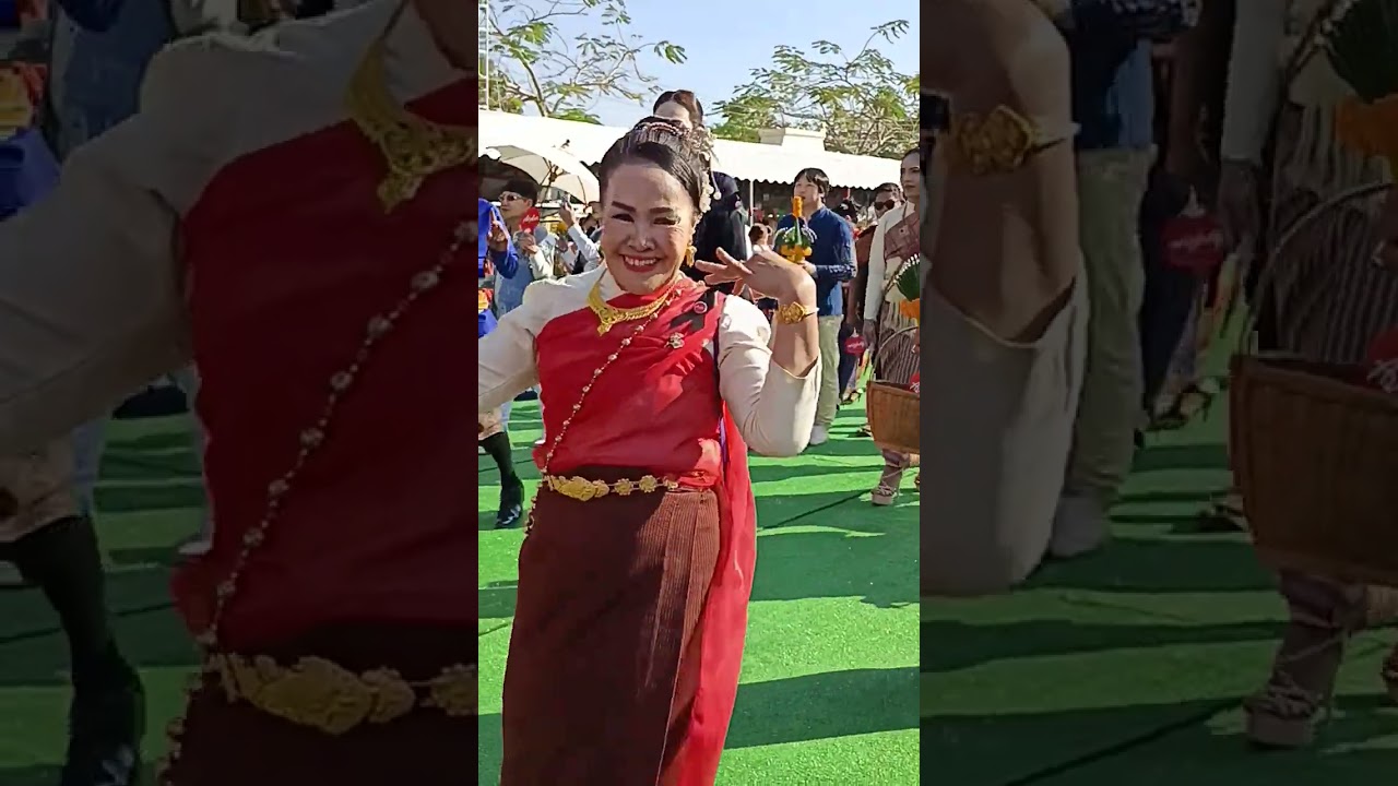 ฟ้อนรำสวยงามในวันแห่อุปคุตครับ