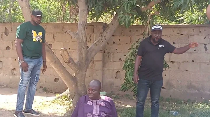 me and my boss odunade adekola and president Mr bolaji amusan aka Mr latin on set(2)