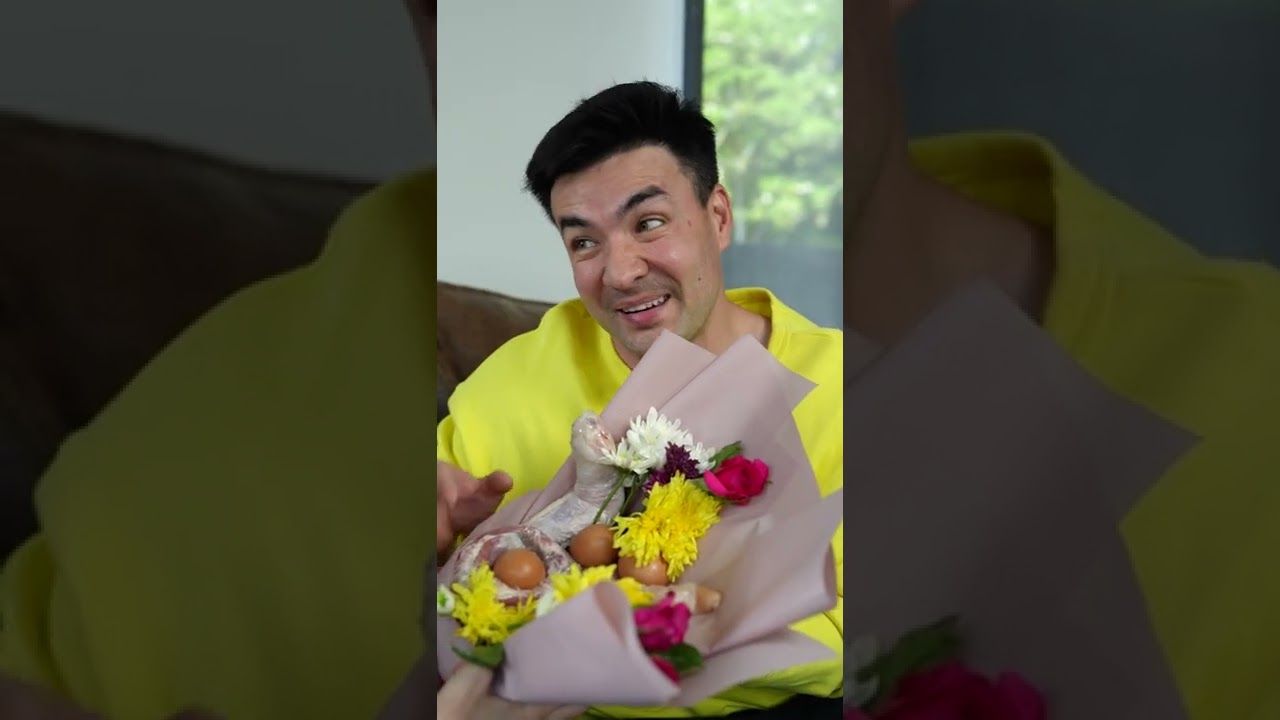 เราก็อุตส่าห์จัดของแพงๆให้แล้วนะเนี่ยยย ทำไมโกรธกว่าเดิมอีกละครับ | Boriboon Family