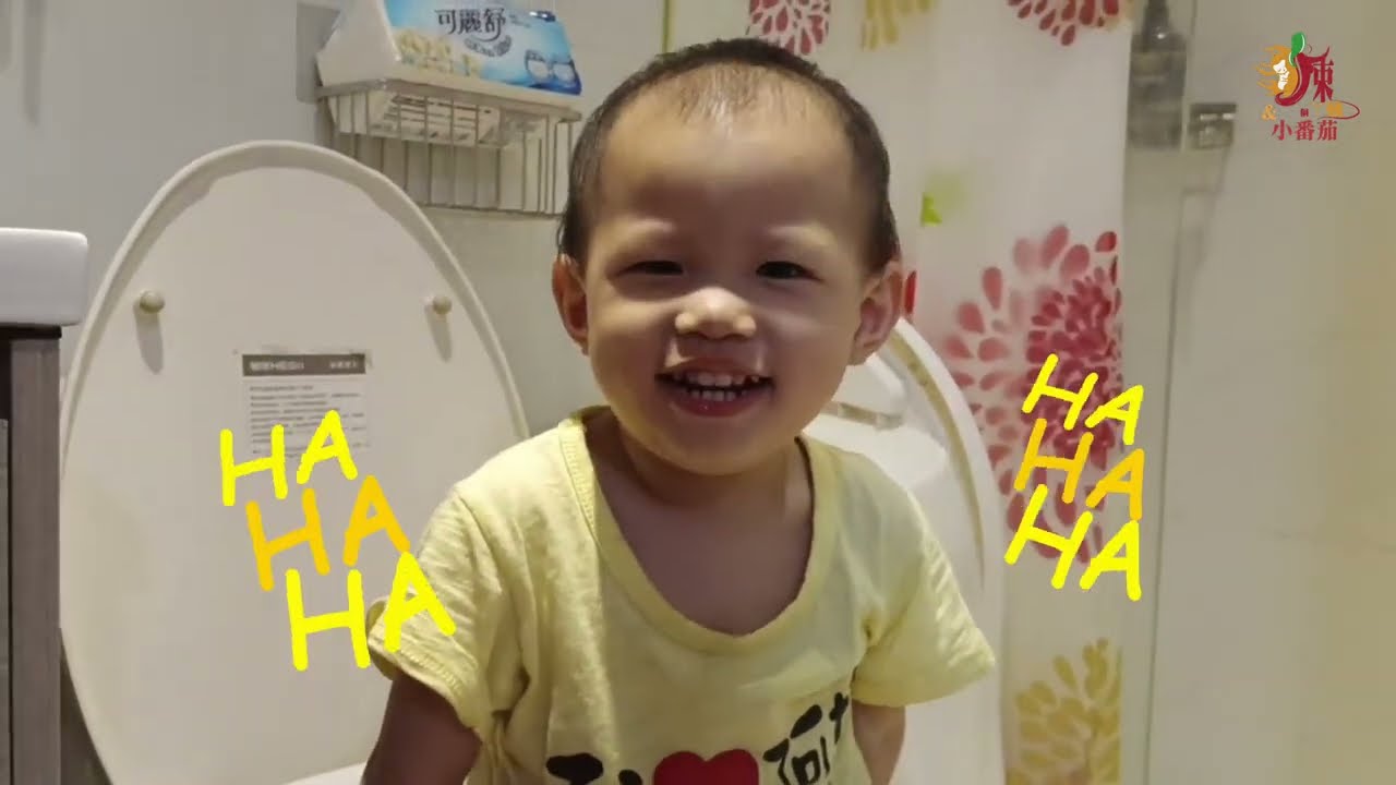 剛滿2歲！辣個阿嬤要來挑戰，帶寶寶上廁所，番茄能在馬桶上尿尿嗎？