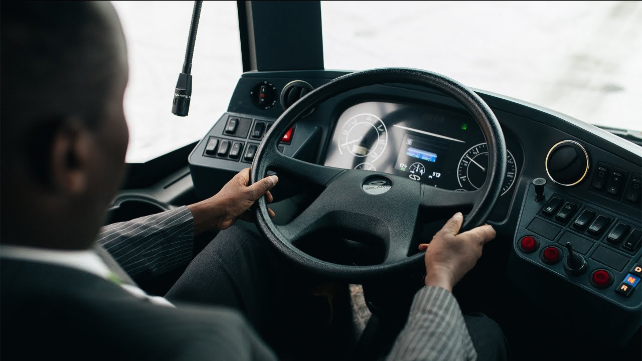 Kouluttaudu linja-auton kuljettajaksi Vantaalla