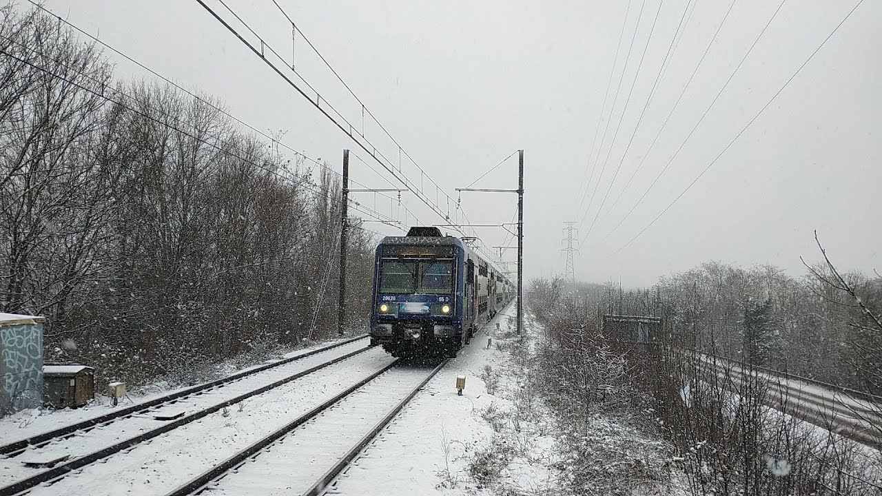 Arrivée d'une UM de Z 20500 Transilien en direction de Corbeil en Gare