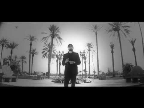 Kafe Con Leshe- Tras de él