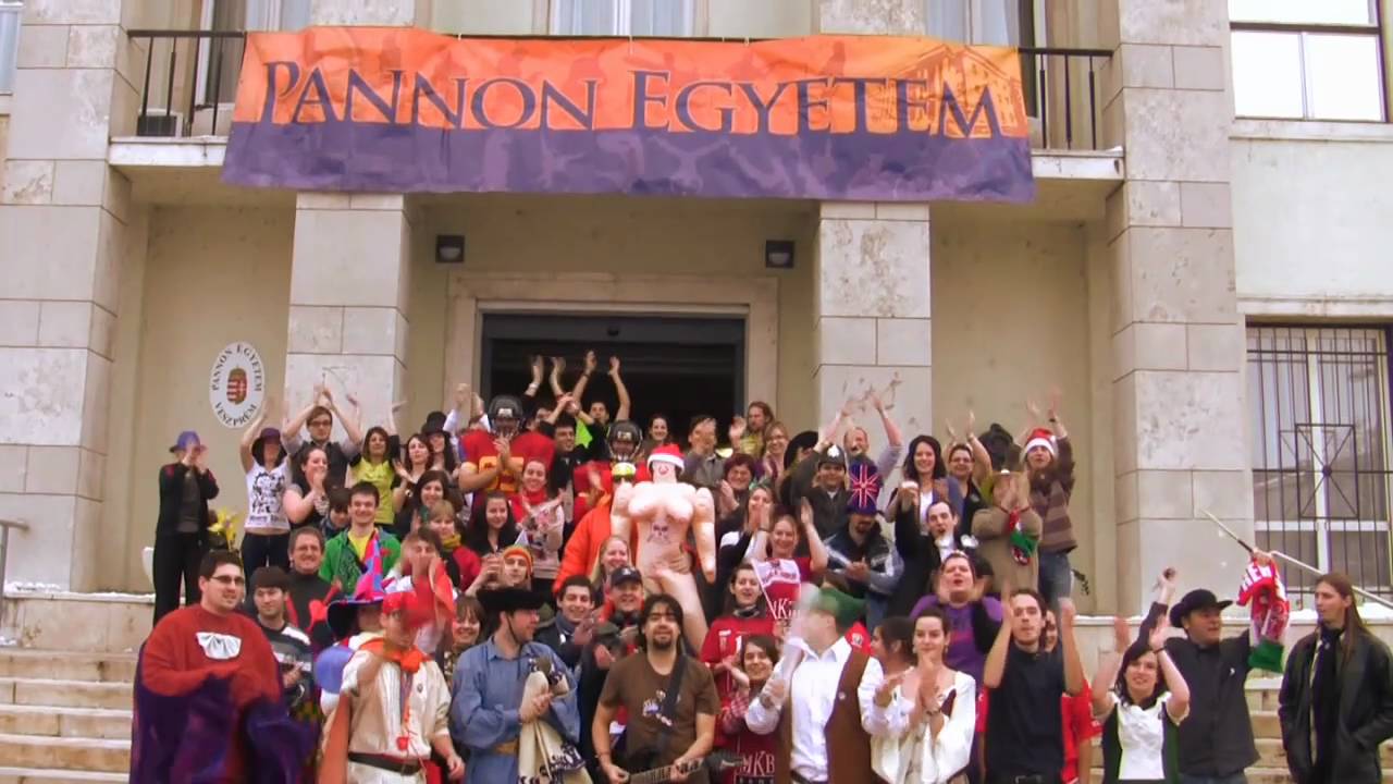 Pannon Egyetem Lipdub 2010 - Rubber Puppet: Kossuth utcán