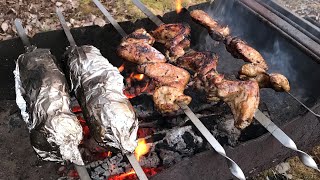 Куриные крылышки на мангале и картошка с беконом и шампиньонами на шампуре