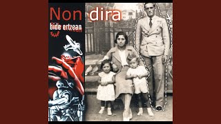 Video thumbnail of "Bide Ertzean - Ez dut atzera egingo"