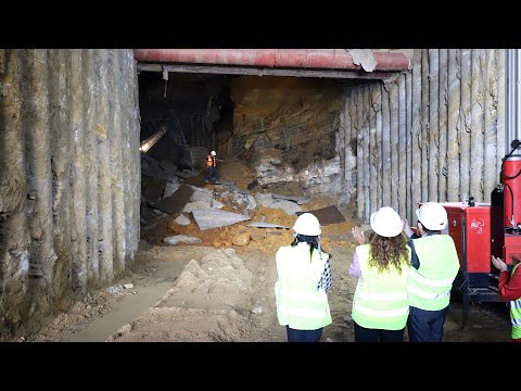 Así de "impresionante" se derriba la pared que separa las bocas del túnel de Lepanto de Vigo
