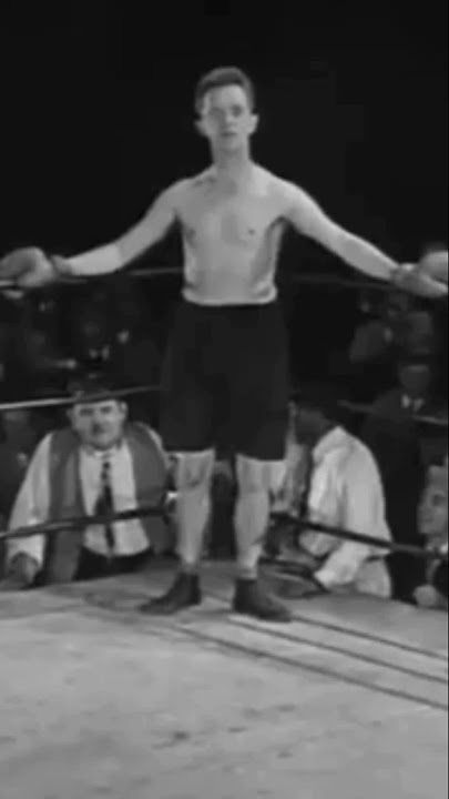 'Put Your Hands Up 4 Detroit' Stan Laurel vs Buster Keaton and Charlie Chaplin meets Fedde Le Grand'