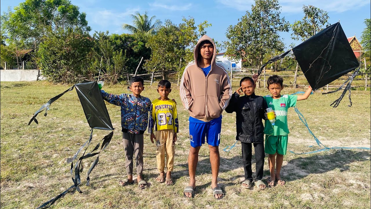 Review ខ្លែងនៅមុខផ្ទះមុនបញ្ចេញការហោះហើរនៅទីលានប្រគួតបង្ហោះខ្លែង [ធីមខ្លែង]