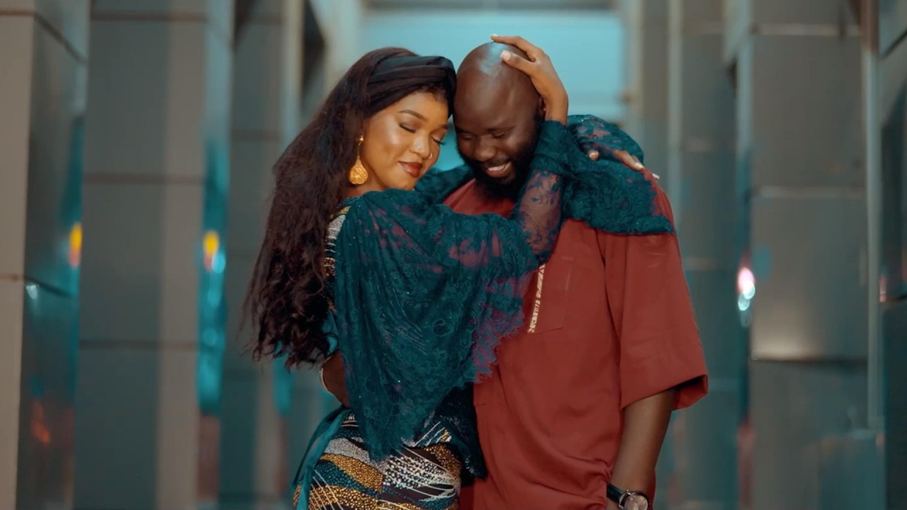 Ouly - MOM REK (Clip Officiel)