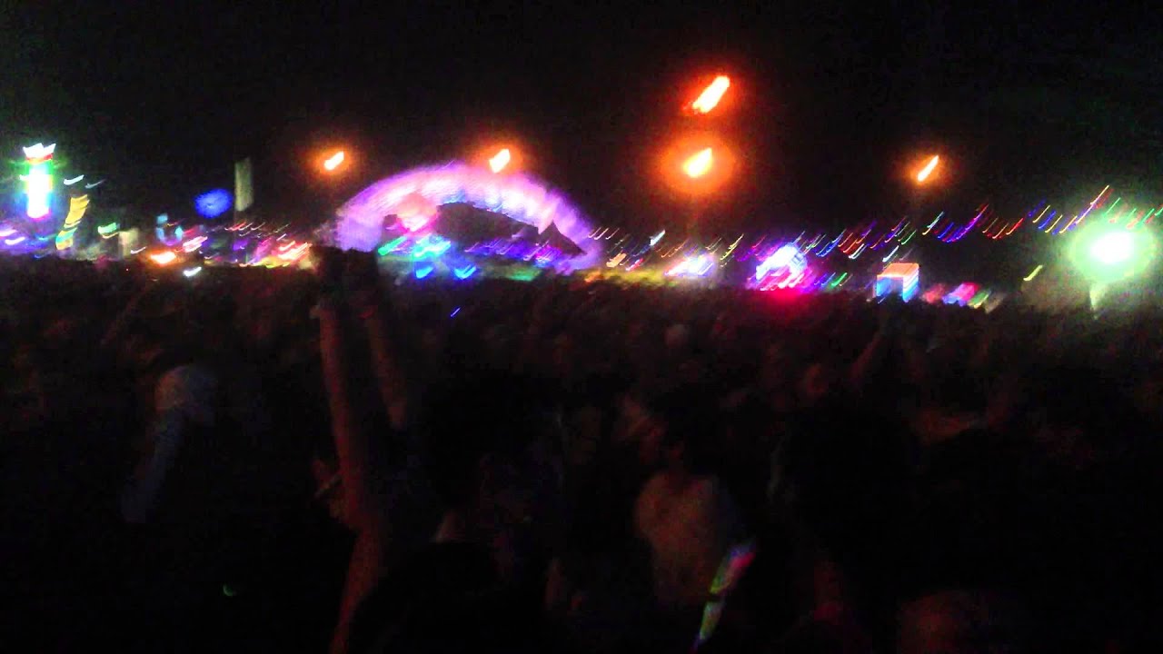 Funtcase vs. Cookiemonsta Live At EDC Las Vegas *HD