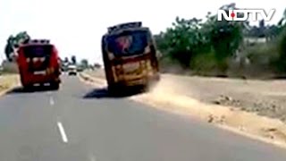 Video Of 2 Racing Buses In Coimbatore Goes Viral, Licences Of Drivers Suspended screenshot 3