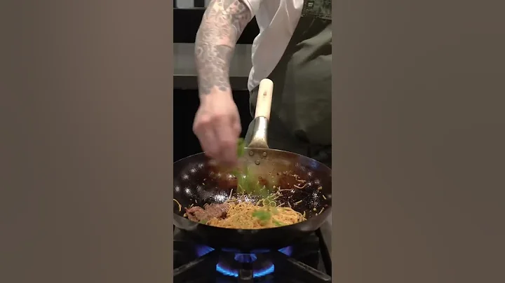 Spicy Wagyu Beef Singapore noodles￼ - DayDayNews