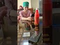Zena Sa Zlatnim Zubima Slusa Glodare U Uzbekistanu Zena Sa Zlatnim Zubima Slusa Glodare U Uzbekistanu